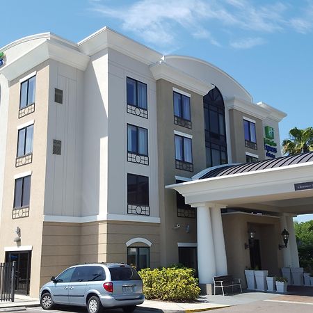 Holiday Inn Express Hotel & Suites Tampa-Usf-Busch Gardens, An Ihg Hotel Dış mekan fotoğraf