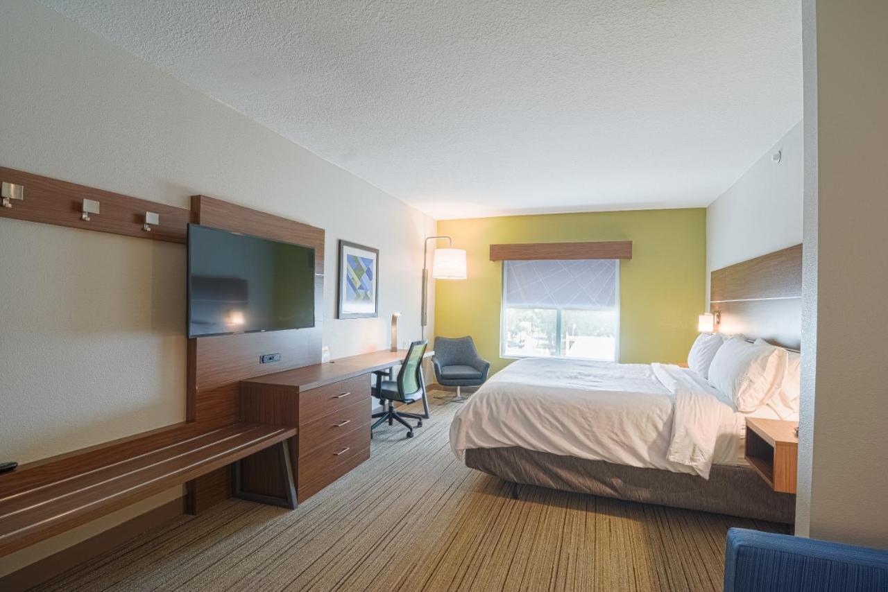 Holiday Inn Express Hotel & Suites Tampa-Usf-Busch Gardens, An Ihg Hotel Dış mekan fotoğraf